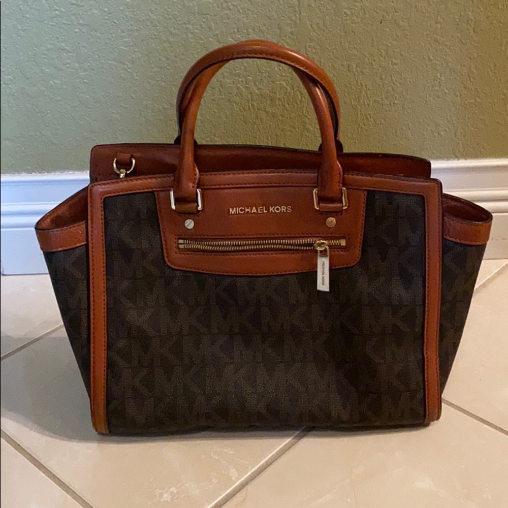 Michael kors crossbody bag